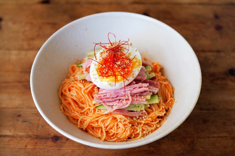 8月17日　ハム、きゅうりのっけビビンそうめん。