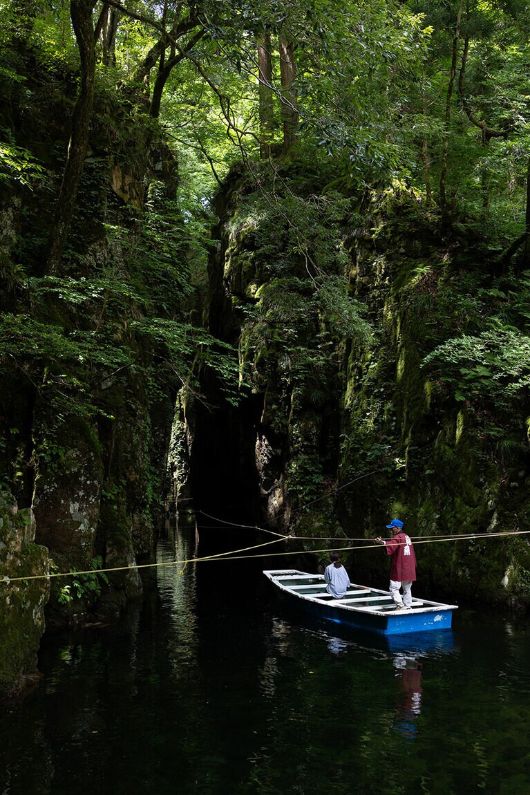 この「猿飛渡船」に乗らないと二段滝を見ることはできません。