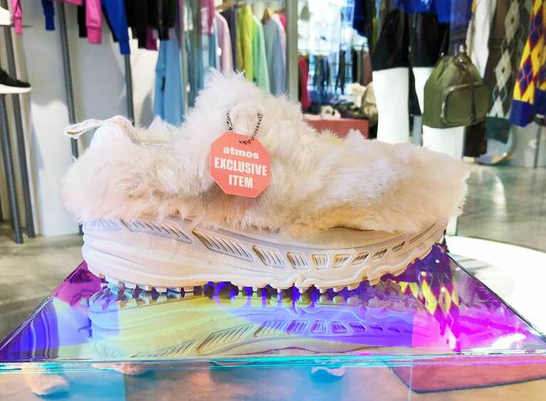 超軽量で耐久性の高いアウトソールコンパウンド「Treadlite by UGG™」を採用。心地よい履き心地！