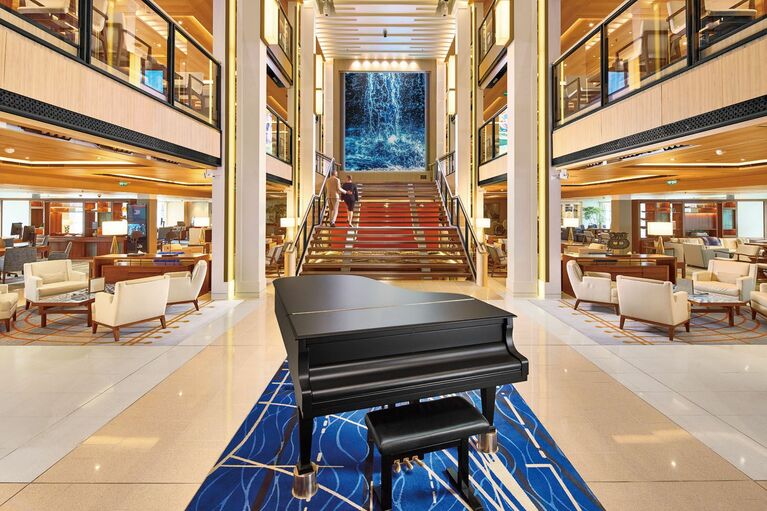 バイキング・エデンの内装（写真提供＝ジャパネットツーリズム）