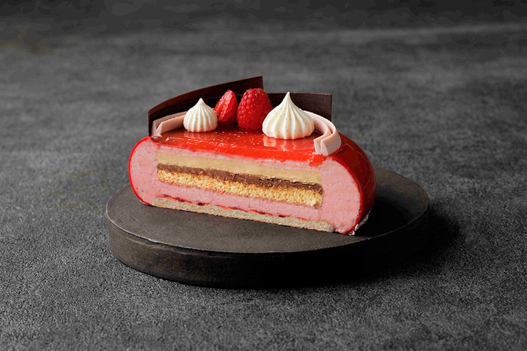 ザ・キャピトルホテル 東急「ルージュノエル」の断面（限定100個 14cm／6,480円）。