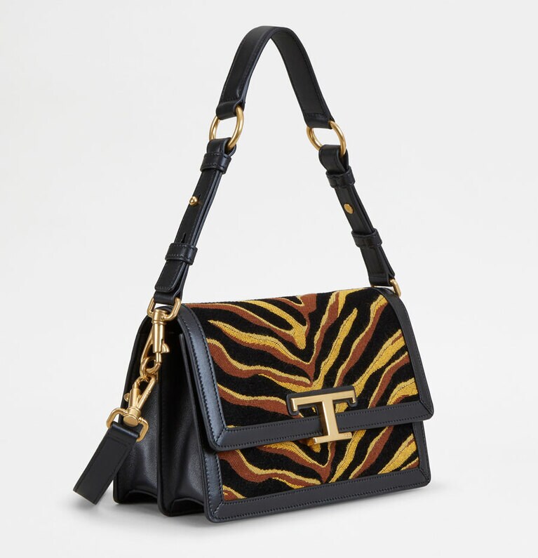 トッズ T タイムレス バッグ H14.5×W23.5×D11cm 237,600円。