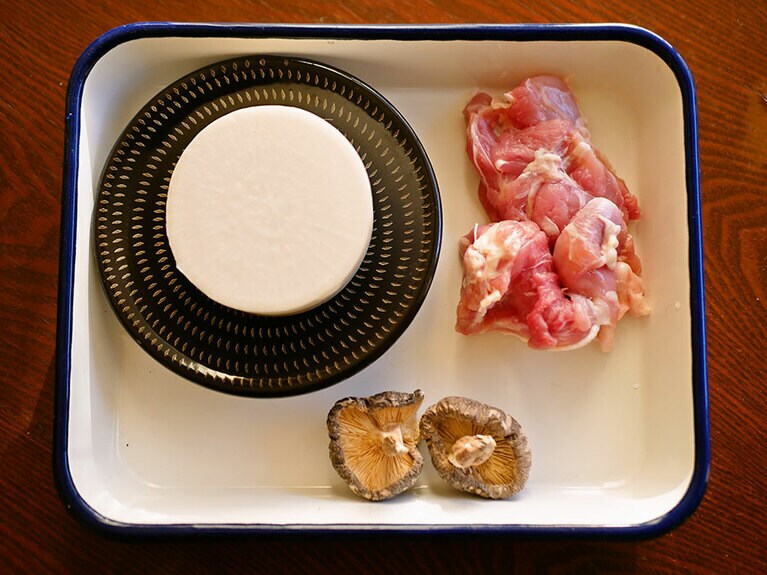 鶏大根スープの材料。
