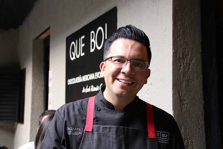 「QUE BO!」とはスペイン語で「¡Que Bueno! (なんて素敵な！)」という意味。