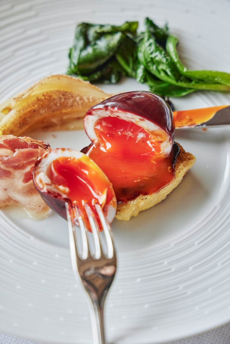 メニューの一例。ベテランシェフが腕を振るい、鎌倉の食材をふんだんに使用した料理の数々に舌鼓を。