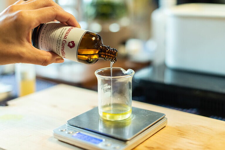 「コスメって、こんなにシンプルに作れるんだ！」と感動。所要時間は約20分、1,500円と、気軽に楽しめる設定。