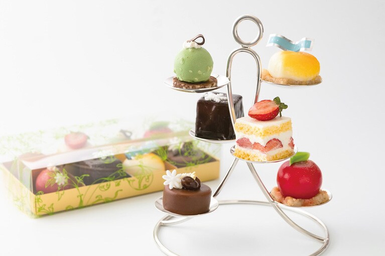 プティフール・フレ ノエル 8個入り 2,700円(税込)。