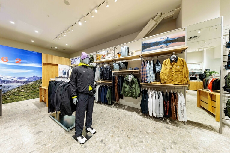 店内のディスプレイには、スイスの大自然をデザイン。