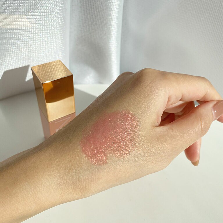 内側からじゅわっと溢れるような血色感。