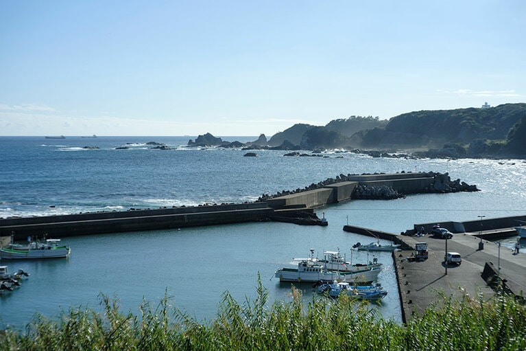 作家・阿部智里と行く、灯台巡りの旅「潮岬灯台篇」