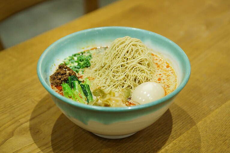 「笠間栗だけを豪快にたっぷり120g（栗7個分）絞った純モンブラン贅沢タンタン麺」1,500円／活龍