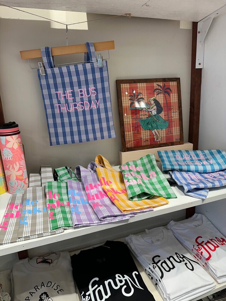 定番のリトルパラカトートはカラフルな展開でセカンドバッグとして重宝します。