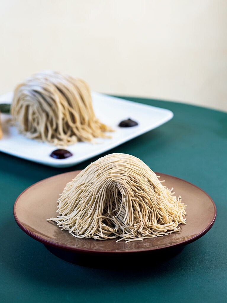 上：モンブラン朱雀 1,600円、下：栗の点心「朱雀」 1,500円／小布施堂