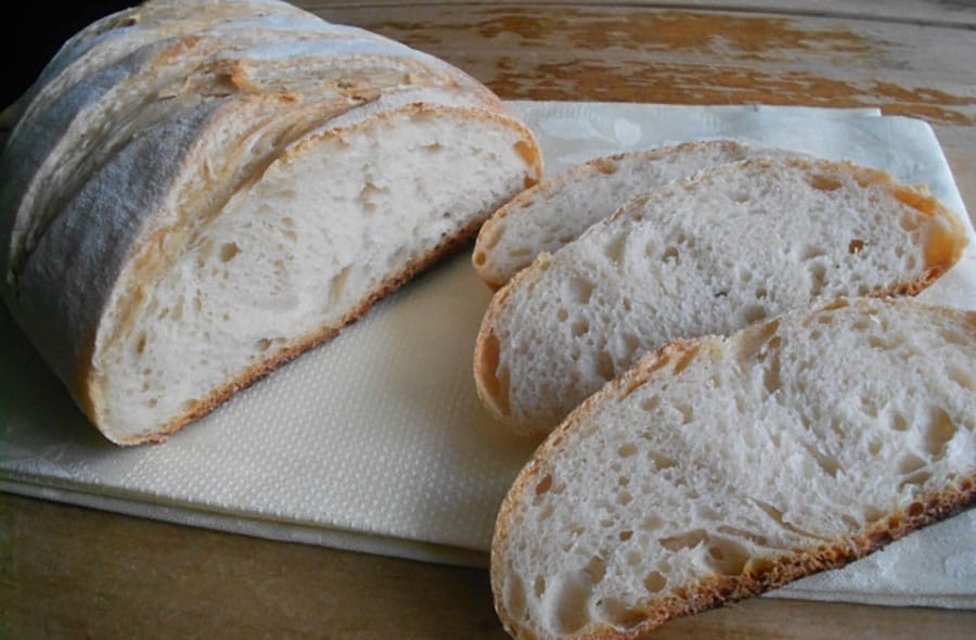 「パーネ・トスカーナ」は16世紀頃からあると言われている、バターも塩も入らないパン。特殊な発酵技術で作られ、素朴な味わいだけどハマるとやめられない。