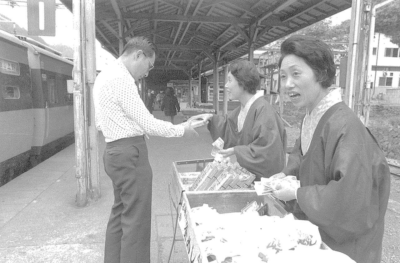 高見沢みねじ社長みずから販売に全力投球。昭和40年頃。