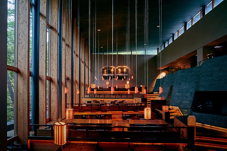 星のや軽井沢［長野／星野温泉］メインダイニング「日本料理 嘉助」。