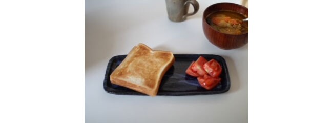 横に並べるだけの盛り付けやすさも長皿の魅力。Photo：masuda