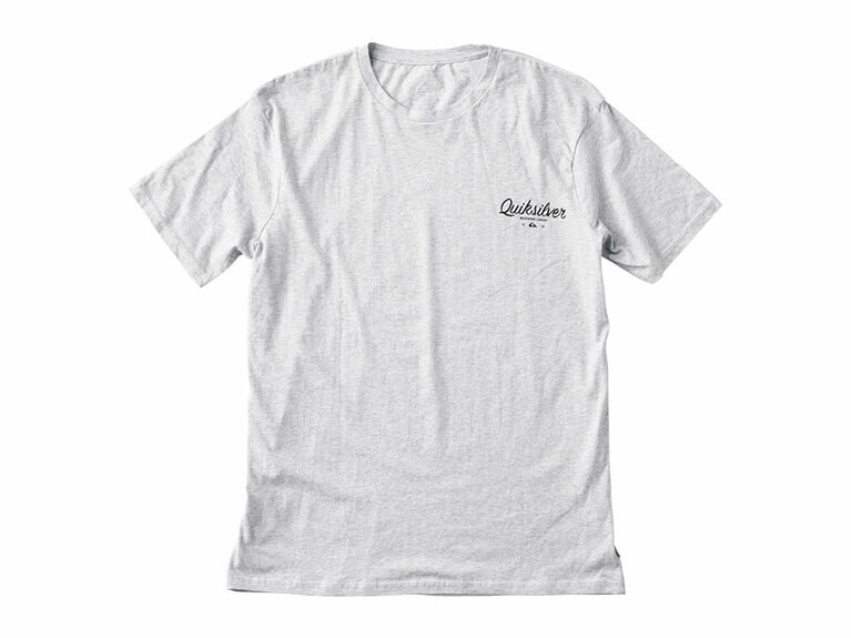 やわらかな生地で着心地抜群。あえてオーバーサイズを選んでも。＠クイックシルバー