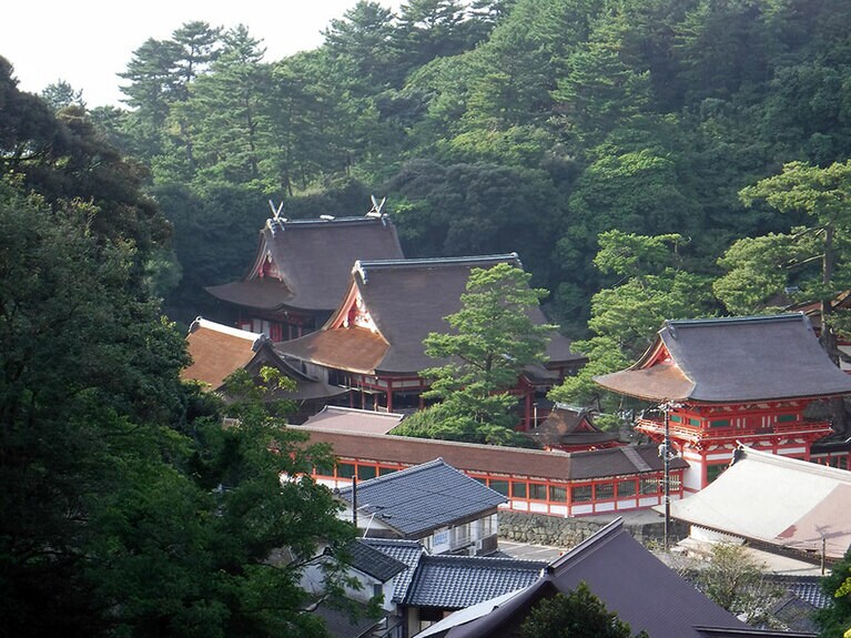 天照大神を祀る「日沉宮」と、須佐之男命(すさのおのみこと)を祀る「神の宮」からなる日御碕神社。