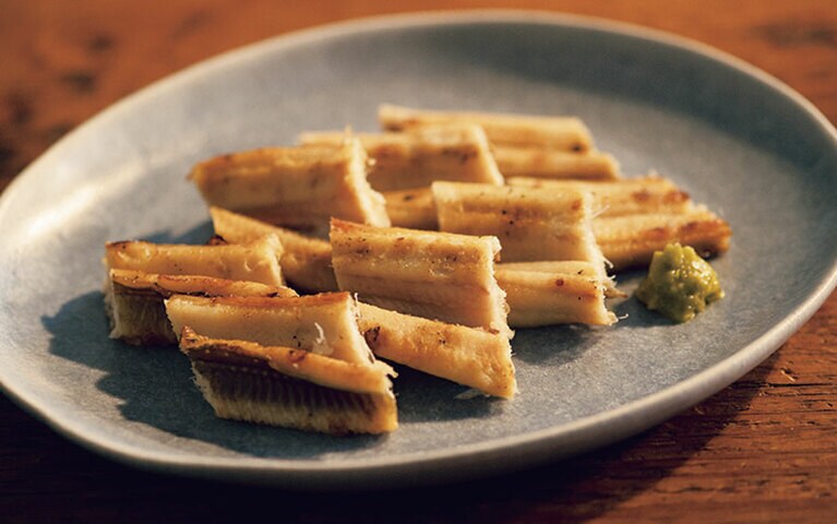 あなごの白焼き 2匹入り、約100g 2,400円／あなごめし うえの