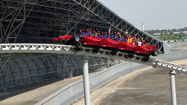 ゴール手前で、両手を挙げながら笑顔で帰ってくる強者達も。