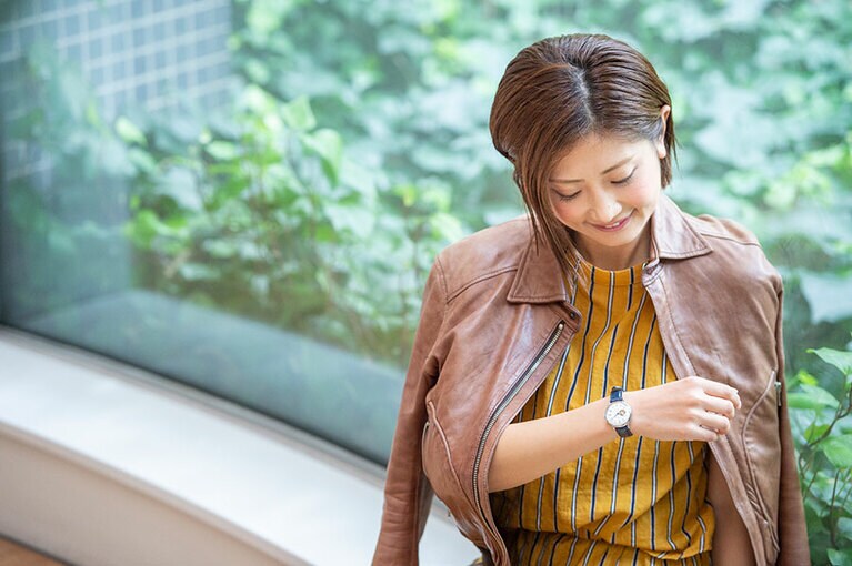 「薄型で軽く、腕にしっくりと馴染む感じも好きです」と内藤さん。