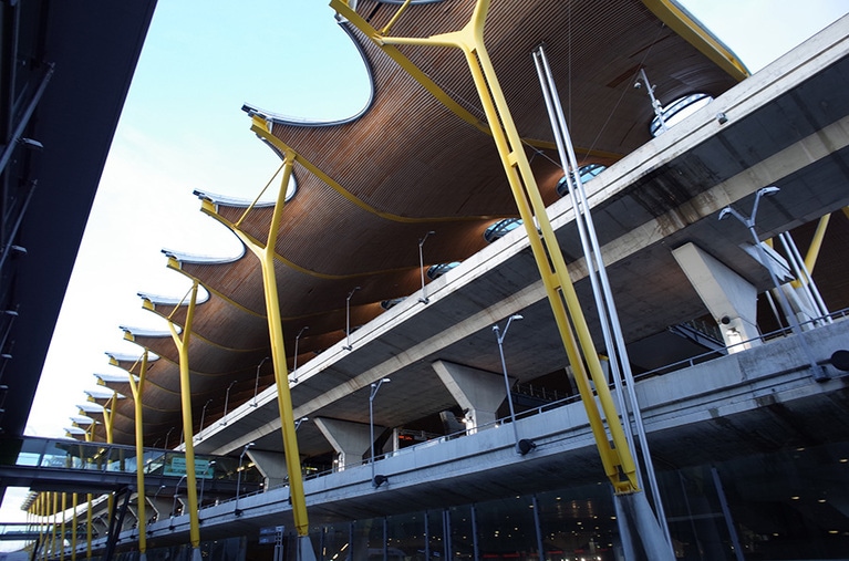 マドリード・バラハス空港は、どこから見ても曲線が美しい。