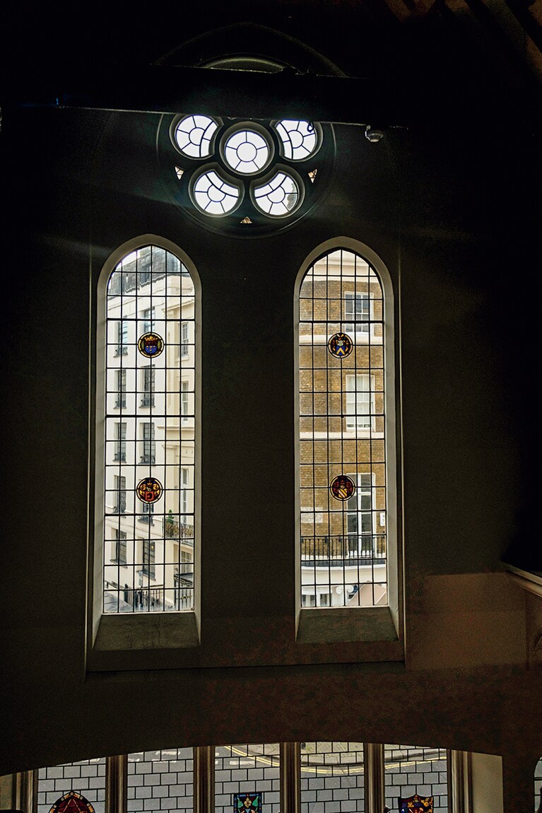 19世紀の教会の面影を残す館内。