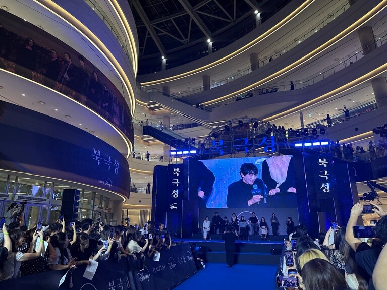 永登浦の大型ショッピングモール、タイムズスクエアで行われたトーク・セッションの様子。