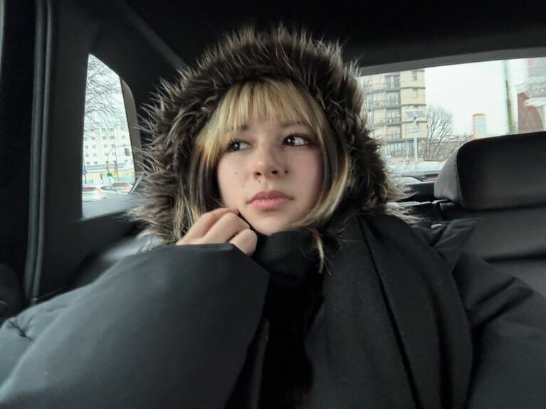 あと2枚…（アリサ・リウ公式Instagramより）