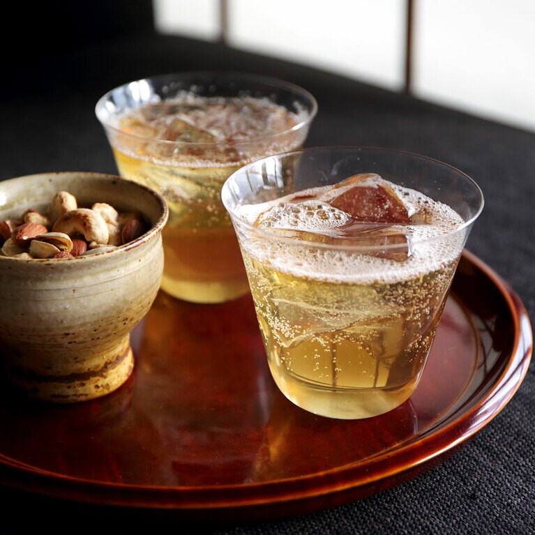 コニャックをシュウェップスで割った、シャラント地方でポピュラーな飲み物“コニャック・シュウェップス”。飲みやすく、ある意味、キケンな食前酒。