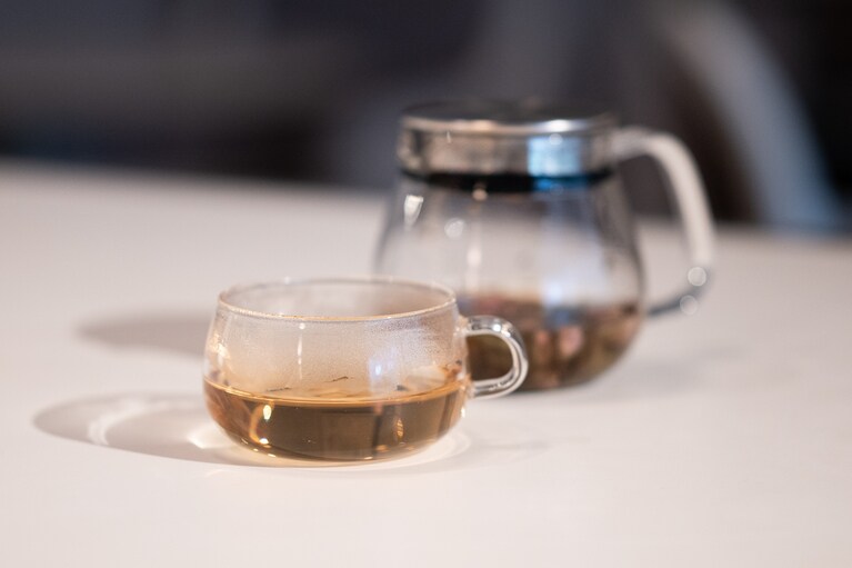 「ローズピオニー白茶」700円。