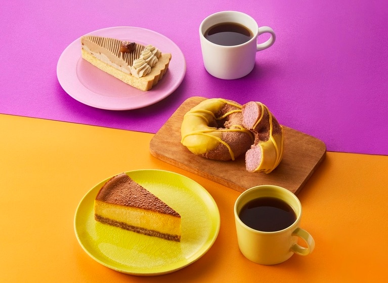 モンブランタルト（写真上）とシナモンパンプキンチーズケーキ（写真下）。どちらも単品：530円　セット：900円～（税込）。
