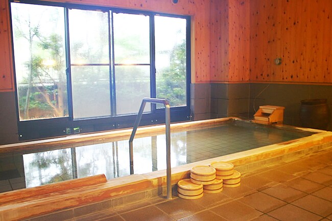 安田屋旅館［静岡／湯の花温泉］1階大浴場「桜桃」。