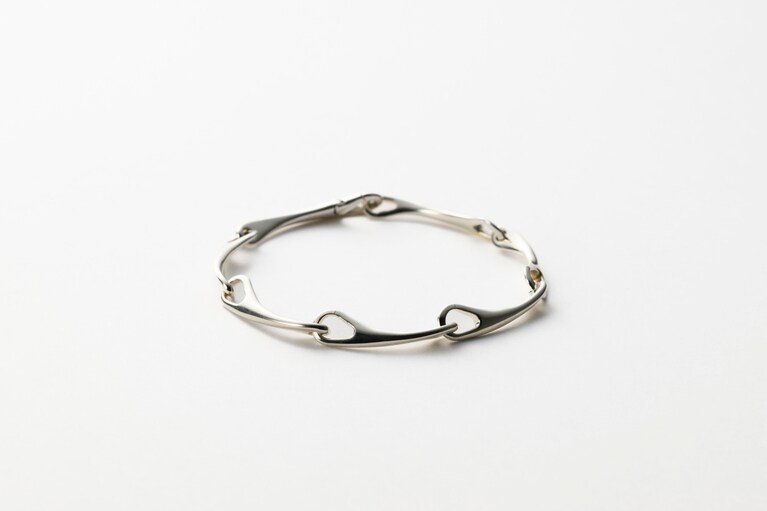 Echo Bracelet 50,600円／KLOT