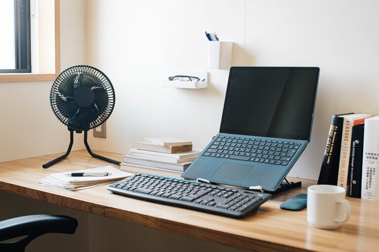 デスク脇にも。