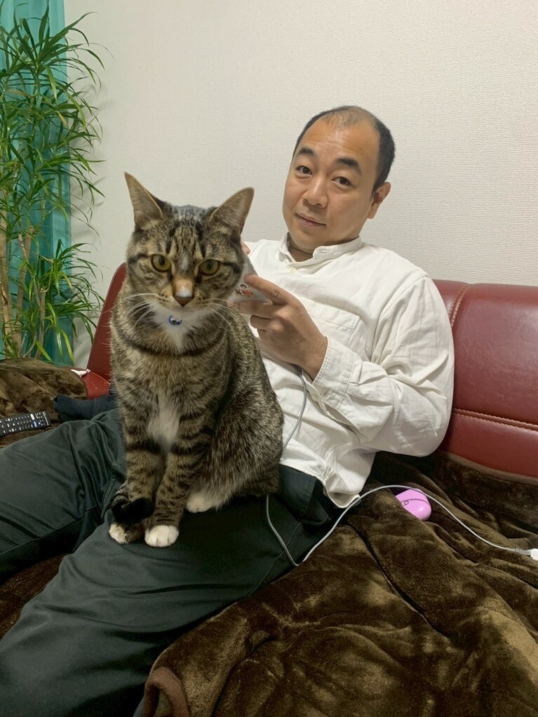 きしたかの・高野さんと愛猫・ごま吉。
