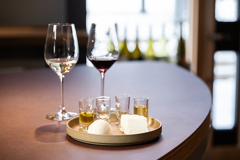 「蘭越いとう農園」「タキザワワイナリー」などの希少なアイテムを「ファーム星野」のチーズとともに。