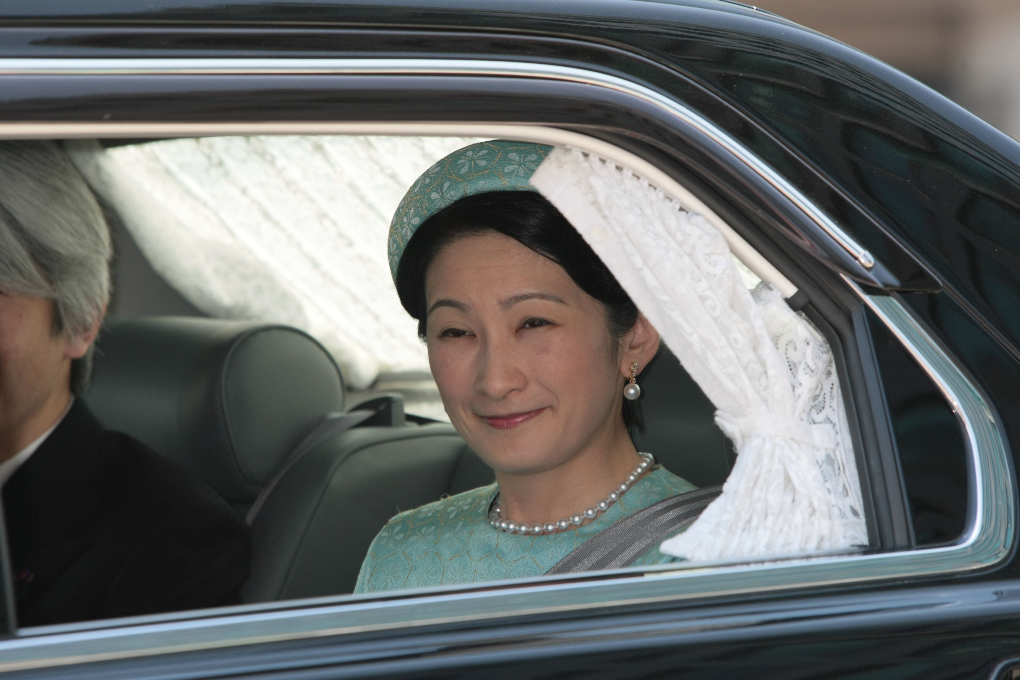 天皇皇后両陛下御結婚50年祝賀午餐に参加される紀子さま　©JMPA