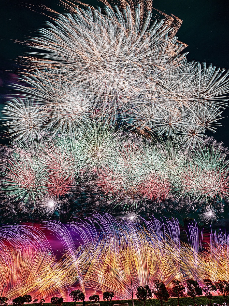 【群馬県】3市連携利根川花火大会。写真は2023年のいせさき花火大会のもの。