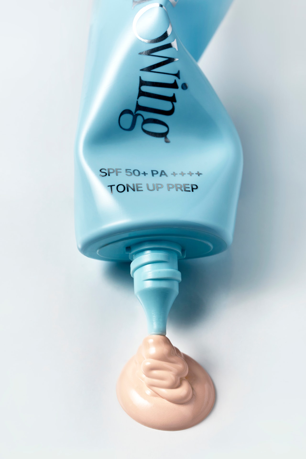 うるうるのツヤ肌を作れる02 リッチグロウ。