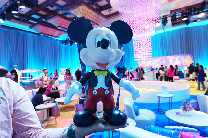 手に入るのは世界でここだけ》“ディズニー通”による「70周年記念