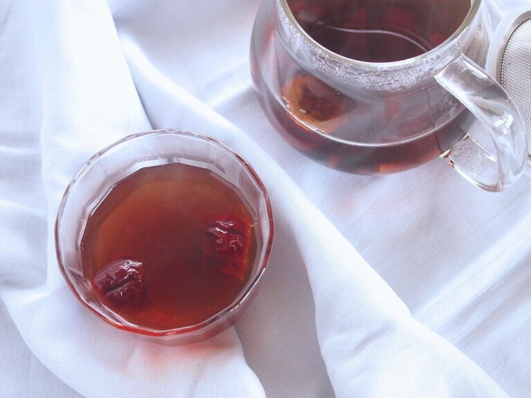 (6) 黒豆の色が出て、砂糖が溶けたら完成です。