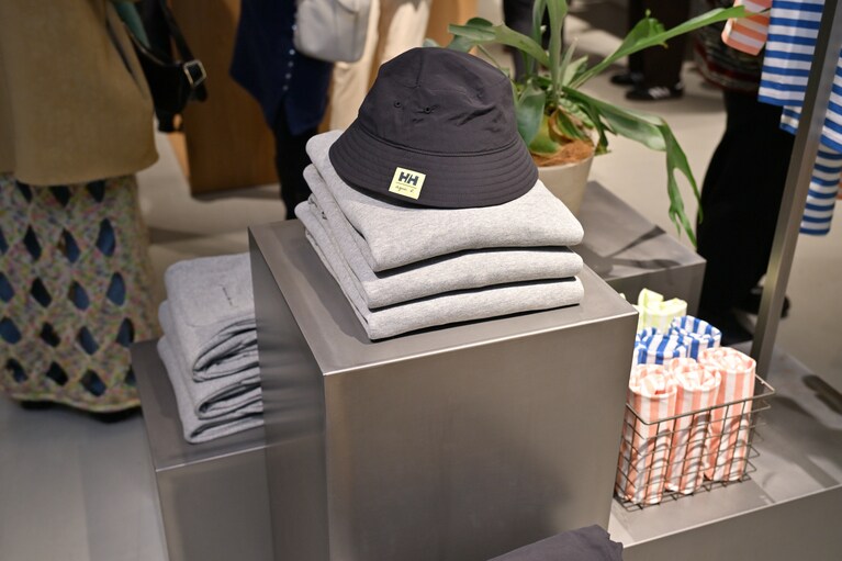 ヘリーハンセン×アニエスベー。