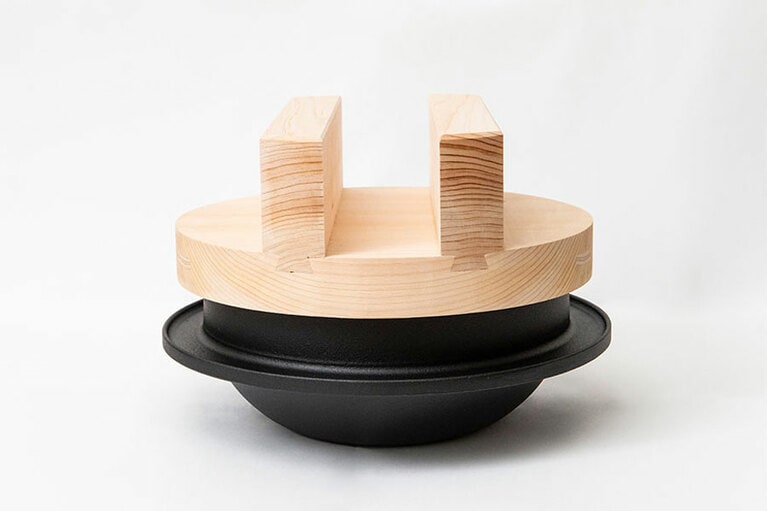 釜浅商店のごはん釜 3合炊 Φ21(つば外径26cm)×H9.5cm(以上釜部分)重さ3.1kg(釜蓋含む)25,000円／釜浅商店