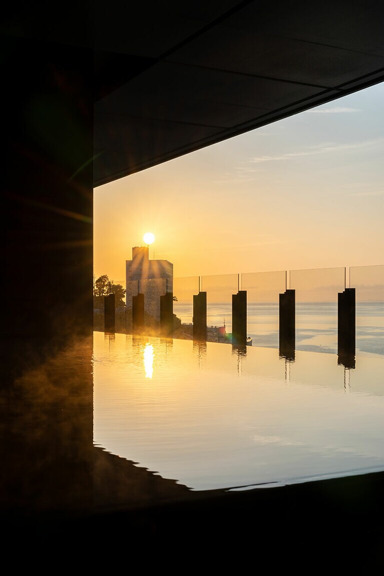 インフィニティバス 朝景。