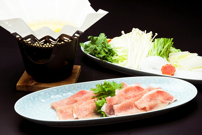 栄屋ホテル［山形／天童温泉］庄内豚のハリハリ鍋。