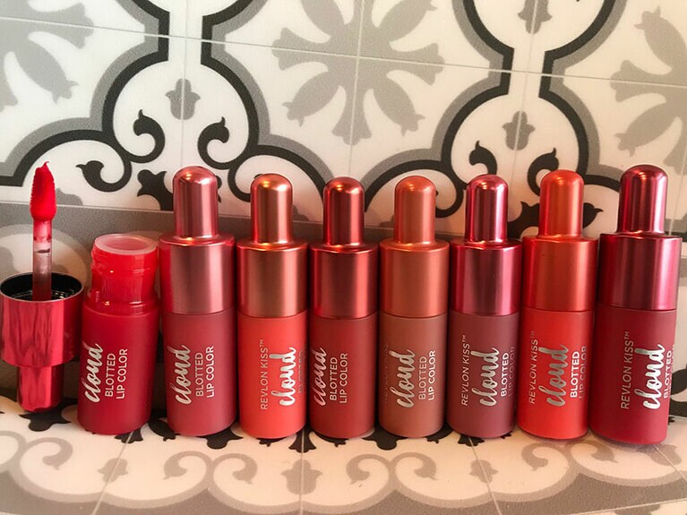 サイズは高さ77mm×直径21mm(プチプラ美調べ)とコンパクトで、容器自体もかなり軽い。