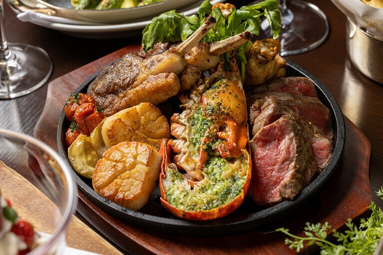 総重量は20オンス＝約600グラム！　2名でどうぞ。