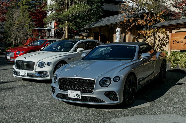 車って正面から見ると、顔に見えますよね。良家のちょっとやんちゃなお坊ちゃまといった風貌。